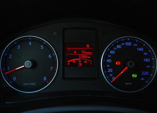 【三亿体育】800美元别嫌贵戴森制造可以亮40年的LED台灯(图3) 三亿体育手机版